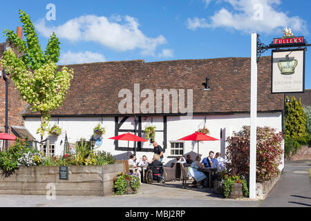 16th century The Crown Inn beer garden, The Square, Bishop's Waltham, Hampshire, England, United Kingdom Stock Photo