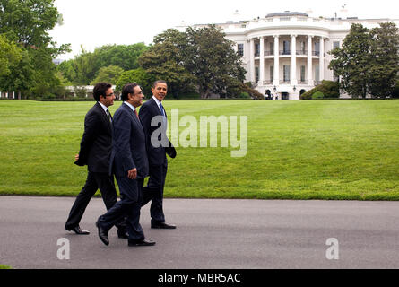 President Obama and Pakistan President Asif Ali Zardari walk around the South Lawn of the White House prior to US-Afghan-PakistanTrilateral meeting  May 6, 2009. Stock Photo