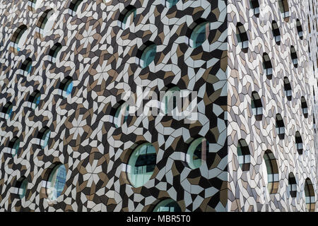 Ravensbourne College building exterior, Greenwich Peninsula, London, England Stock Photo
