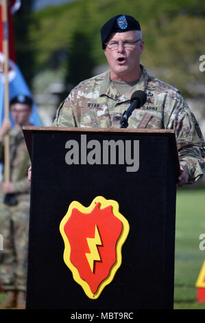 Col. Robert Ryan, commander, 3rd Brigade Combat Team, “Broncos,” 25th Infantry Division, gives a speech at the end of a change of responsibility ceremony at Schofield Barracks, Hawaii, on Jan. 5, 2018. (U.S. Army photo by Staff Sgt. Armando R. Limon, 3rd Brigade Combat Team, 25th Infantry Division) Stock Photo