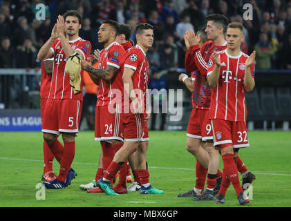 Munich, Germany. 11th Apr, 2018. Bayern Munich's players greet the audiences after the UEFA Champions League quarterfinal second leg soccer match between Bayern Munich of Germany and FC Sevilla of Spain in Munich, Germany, on April 11, 2018. The match ended 0-0 and Bayern Munich advanced to the semifinal with 2-1 on aggregate. Credit: Philippe Ruiz/Xinhua/Alamy Live News Stock Photo