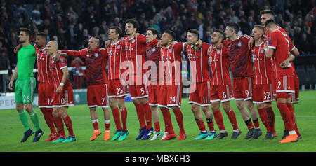 Munich, Germany. 11th Apr, 2018. Bayern Munich's players greet the audiences after the UEFA Champions League quarterfinal second leg soccer match between Bayern Munich of Germany and FC Sevilla of Spain in Munich, Germany, on April 11, 2018. The match ended 0-0 and Bayern Munich advanced to the semifinal with 2-1 on aggregate. Credit: Philippe Ruiz/Xinhua/Alamy Live News Stock Photo