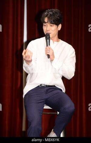 Seoul, Korea. 11th Apr, 2018. Lee Changmin (2AM) held showcase to promote his first solo mini album in Seoul, Korea on 11th April, 2018.(China and Korea Rights Out) Credit: TopPhoto/Alamy Live News Stock Photo