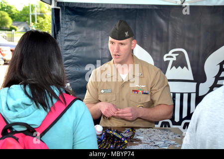 WACO, Texas – (April 4, 2018) Aviation Ordnanceman 2nd Class Cameron Albright of Houston, a recruiter assigned to Navy Recruiting Station Waco, speaks with a student attending University High School at the Navy’s Virtual Reality Experience, the “Nimitz”, at the school during Waco Navy Week.  The experience consisted of students going through a series of exercises, starting with a briefing, before participating in a virtual high-speed water extraction of a Navy SEAL team pinned down under enemy fire.  Navy Week brings Sailors from different units across the United States to conduct focused outr Stock Photo