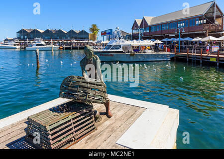 Fremantle Fishing Boat Harbour jetty and Fishermen memorial with views over to Cicerello's and Kalis Bros restaurants, Fremantle, Western Australia Stock Photo