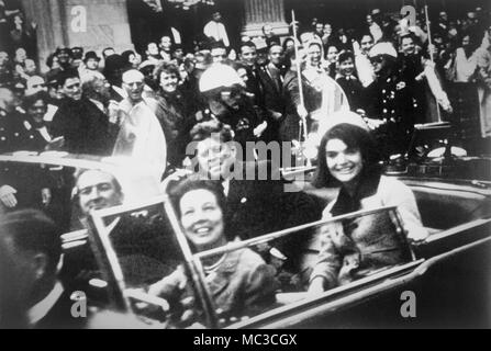 John F. Kennedy, Jacquelyn Kennedy, Texas Governor John Connally and Mrs. Connally in open top presidential limousine moments before the president's assasination in Dallas, Texas in November 1963. Stock Photo