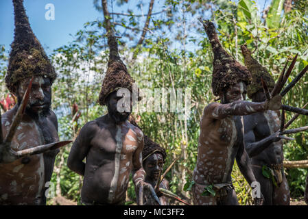 Nokondi half men performance, Goroka area, Eastern Higlands Province, Papua New Guinea Stock Photo