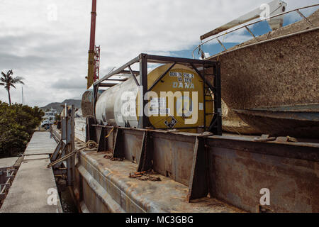 Hazardous materials absorbent Green Stuff is used on sample oil and  antifreeze at an environmental quality trade show Stock Photo - Alamy