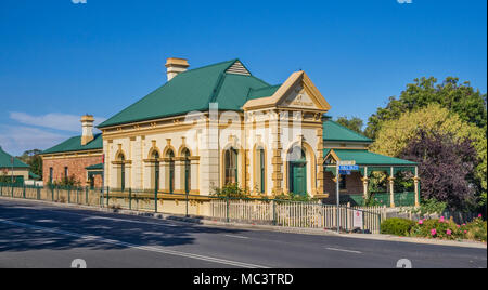 former Bank of New South Wales heritage building at the historic town of Millthorpe, the stuccoed brick building in a Late Victorian Free classical st Stock Photo