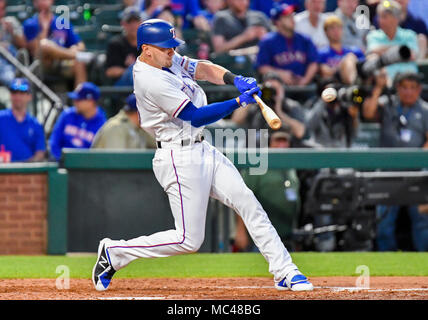 Former Rangers third baseman Buechele to manage Express