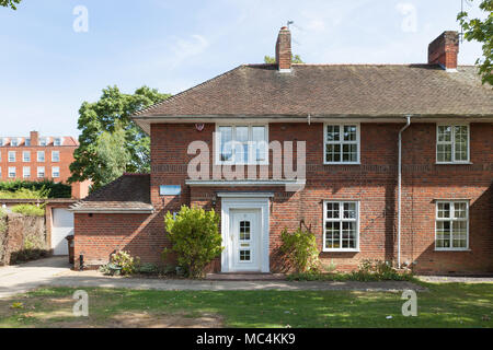 Sir Ebenezer Howard lived in this house on Guessen Road, in Welwyn Garden City, between 1923-1928. Stock Photo