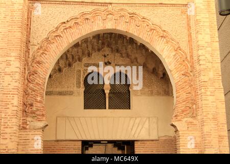 Horseshoe arch above the entrance to the Corral del Carbon, Granada, Andalusia, Spain Stock Photo