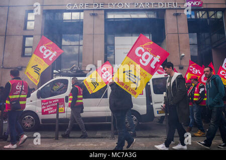 Lyon, France, 13th April 2018: Called by trade unions, SNCF employees are seen in Lyon (Central-Eastern France) on April 13, 2018 as they march in front of Part-Dieu Railway Station, on the fifth day of action against status reform engaged by French Government.  Credit: Serge Mouraret/Alamy Live News Stock Photo