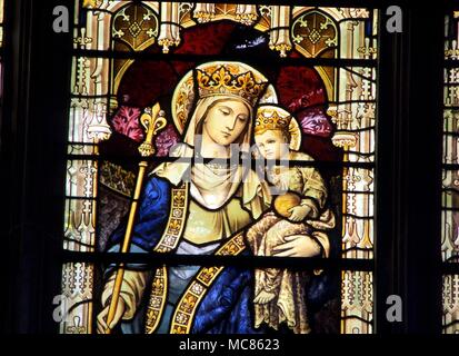 CHRISTIAN Mary the Virgin with Child. Mary, mother of Jesus, from the Three Maries window in the south wall of St Margaret's (parish) church, King's Lynn Stock Photo