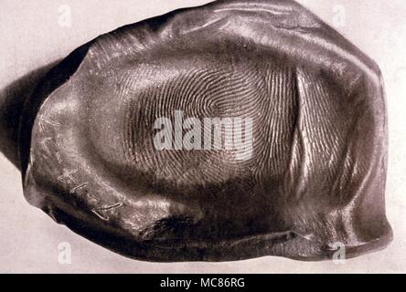 Psychic Phenomena Thumb print, with clear papillary patterns, taken from the discarnate spirit, 'Walter' during a seance - one of 70, taken under the mediumship of 'Margery' in Boston and New York in 1927-28 Stock Photo