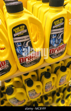 https://l450v.alamy.com/450v/mc8yff/drano-max-gel-display-at-a-home-depot-in-new-york-city-usa-mc8yff.jpg