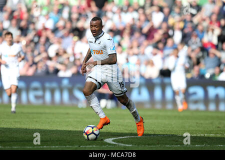 South Wales, UK, 14 April 2018. Jordan Ayew of Swansea city  in action. Premier League match, Swansea city v Everton at the Liberty Stadium in Swansea, South Wales on Saturday 14th April 2018.  this image may only be used for Editorial purposes. Editorial use only, license required for commercial use. No use in betting, games or a single club/league/player publications. pic by Andrew Orchard/Andrew Orchard sports photography/Alamy Live news Stock Photo