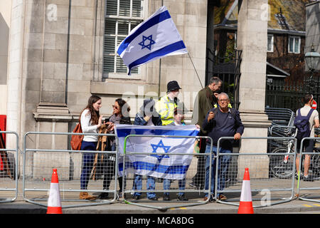 London, UK 14th April 2018   contingent of pro-Israel demonstrators outside the Israeli embassy in Kensington, London, United Kingdom.  The demonstrators mostly heckled the significantly larger pro-Palestinian demonstration on the opposite side of the road.  The pro-Palestinian demonstration was called to protest about the continuing tension in the Gaza strip following recent violence between the two sides. Credit: Michael Preston/Alamy Live News Stock Photo