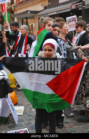 London, UK 14th April 2018   Muslim girl holding a Palestinian flag at a Palestinian rights demo opposite the Israeli embassy in Kensington, London, United Kingdom.  The slightly raucous demonstration was reasonably well supported with around 60 people in attendance.  It was called to protest about the continuing tension in the Gaza strip following recent violence between the two sides.  London, UK 14th April 2018   gathering of five pro-Israel protestors heckled the demonstration from the other side of the road. Credit: Michael Preston/Ģ����ý Live News Stock Photo
