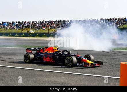 Shanghai, China. 15th Apr, 2018. Shanghai: Motorsports: Formula 1 2018 Heineken Chinese Grand Prix Chinese Formula One Grand Prix Shanghai Circuit in Shanghai, China.#33 Max Verstappen (NDL, Red Bull Racing), #5 Sebastian Vettel (GER, Scuderia Ferrari) Crash 15 April 2018. | usage worldwide Credit: dpa/Alamy Live News Stock Photo