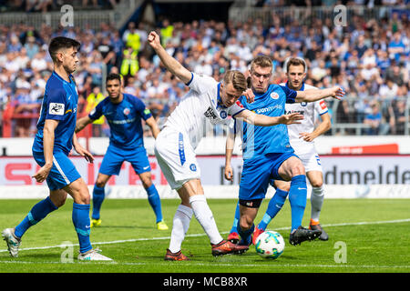 Marco Thiede (KSC) in duels with Oliver Huesing (FC Hansa). GES/Soccer/3rd league: Karlsruher SC - FC Hansa Rostock, 15.04.2018 Football/Soccer: 3rd League: Karlsruhe - Rostock, Karlsruhe, April 15, 2018 | usage worldwide Stock Photo