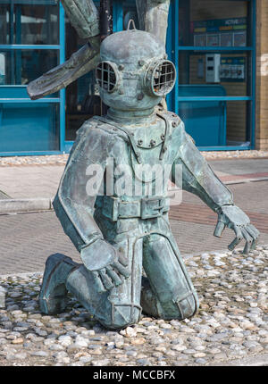 Metal statue of deep sea divers, Whitstable Kent Stock Photo