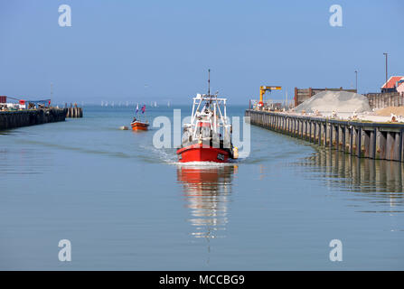 Small fishing boat entering Whitstable harbour Stock Photo - Alamy