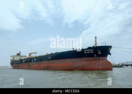 The Guru Gobind Singh crude oil tanker in the port in Mumbai, India Stock Photo
