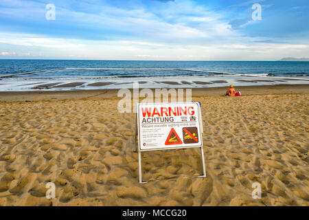 Sign warning of recent crocodile sighting in the swimming area of Yorkeys Knob beach, near Cairns, Northern Beaches, Far North Queensland, FNQ, QLD, A Stock Photo