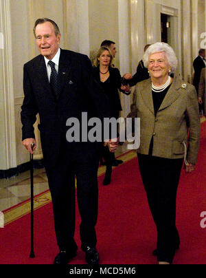 Washington, DC - January 7, 2009 -- Former United States President George H.W. Bush and former first lady Barbara Bush arrive to make remarks at Reception in Honor of the Points of Light Institute in the East Room of the White House in Washington, DC on Wednesday, January 7, 2009.Credit: Ron Sachs/CNP /MediaPunch Stock Photo