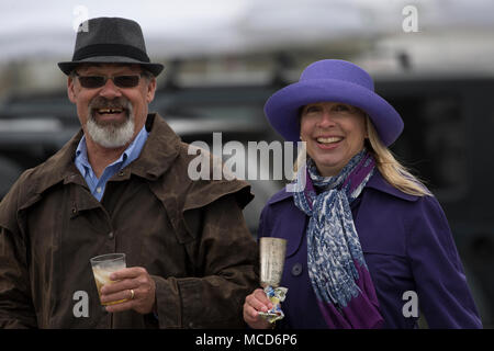 Leesburg, USA. 15th April 2018. UNITED STATES: April 15, 2018: Fine hats and good cocktails help to celebrate spring at the 52nd Annual Loudoun Hunt Point to Point races that were held at Oatlands Plantation near Leesburg. (Photo by Douglas Graham/Loudoun Now) Stock Photo