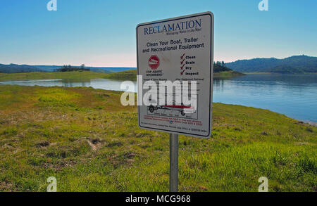 clean your boats of quagga & zebra mussels sign, New Melones Lake, Sierra Nevada Foothills, California Stock Photo