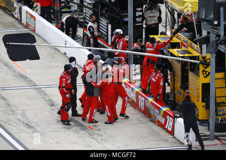 Bristol, Tennessee, USA. 16th Apr, 2018. April 16, 2018 - Bristol, Tennessee, USA: The crew of Kyle Busch (18) celebrates after winning the Food City 500 at Bristol Motor Speedway in Bristol, Tennessee. Credit: Chris Owens Asp Inc/ASP/ZUMA Wire/Alamy Live News Stock Photo