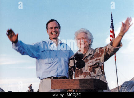 April 16, 2018 - (File Photo) - Former first lady Barbara Bush was reported in failing health and has decided not to seek further medical treatment, a family spokesman says. PICTURED: January 22, 1990 - Saudi Arabia - United States President GEORGE H.W. BUSH and first lady BARBARA BUSH visit US military personnel on Thanksgiving in Saudi Arabia on November 22, 1990. Credit: Ed Bailey/DOD/CNP/ZUMA Wire/Alamy Live News Stock Photo