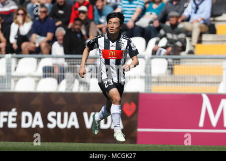 Portimao, Portugal. 14th Apr, 2018. Shoya Nakajima (Portimonense) Football/Soccer : Portugal 'Liga NOS' match between Portimonense SC 0-1 GD Estoril Praia at the Estadio Municipal de Portimao in Portimao, Portugal . Credit: Mutsu Kawamori/AFLO/Alamy Live News Stock Photo