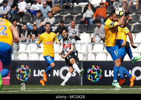 Portimao, Portugal. 14th Apr, 2018. Shoya Nakajima (Portimonense) Football/Soccer : Portugal 'Liga NOS' match between Portimonense SC 0-1 GD Estoril Praia at the Estadio Municipal de Portimao in Portimao, Portugal . Credit: Mutsu Kawamori/AFLO/Alamy Live News Stock Photo