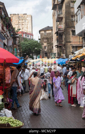 Vendors at the Grant Road vegetable market in inner city Mumbai Stock Photo