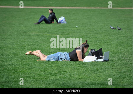 London, UK.  17 April 2018.  UK Weather: Londoners and tourists enjoy the warm weather in St. James's Park.   Much warmer temperatures of 25C are forecast to arrive in the UK in the next few days.  Credit: Stephen Chung / Alamy Live News Stock Photo