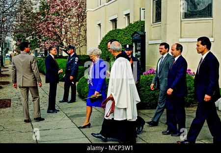 ***FILE PHOO*** BARBARA BUSH HAS PASSED AWAY (1925-2018) Washington, DC., USA, March 12, 1992 President George H.W. Bush, First Lady Barbara Bush walk towards their motorcade with the Revend of St. John's Episcopal Church after attending Palm Sunday Services at the Historic Church across Layfayette Park from the White House. Escorting them are members of their Secret Service detail and Washington DC. Police officers. Credit: Mark Reinstein/MediaPunch Stock Photo