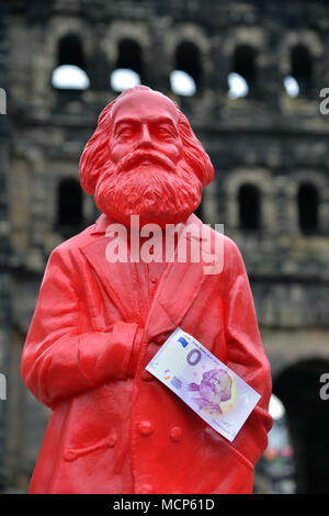10 April 2018, Trier, Germany: A Karl Marx figurine holding a zero euro bill recently released by Trier Tourismus und Marketing GmbH. This product and several others have been created on the occasion of the 200th birthday of the philosopher Karl Marx. Photo: Harald Tittel/dpa