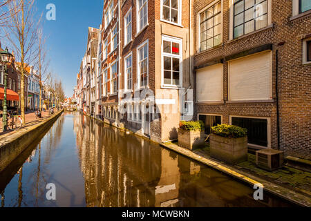 Canal along Voldersgracht street, in the old center of Delft Stock Photo