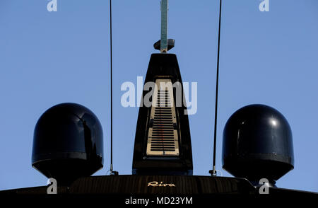 YACHTS AND SUPER YACHTS ANTENNA MAST - SATELLITES DOMES - BOATS RADARS -GPS NAVIGATION- SEA NAVIGATION SYSTEM - YACHTS CANNES FRANCE © F.BEAUMONT Stock Photo