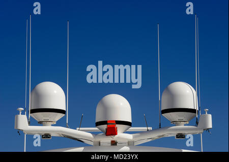 YACHTS AND SUPER YACHTS ANTENNA MAST - SATELLITES DOMES - BOATS RADARS -GPS NAVIGATION- SEA NAVIGATION SYSTEM - YACHTS CANNES FRANCE © F.BEAUMONT Stock Photo