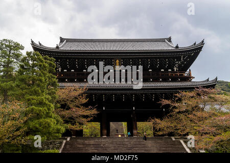 The Sanmon, colossal main gate entrance to the Chion-in Temple in Kyoto, Japan Stock Photo