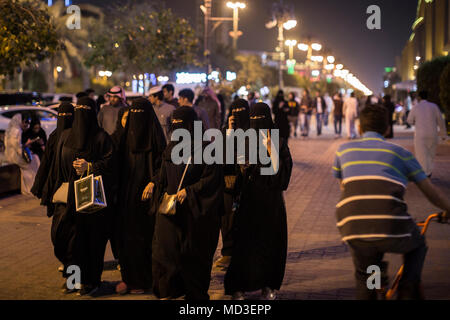 Riyadh, Saudi Arabia. 09th Feb, 2018. A picture made available on 18 April 2018 shows a Saudi Arabian women on a commercial street in Riyadh, Saudi Arabia, 09 February 2018. (to go with dpa-story about Saudi-Arabia in English text service) Credit: Oliver Weiken/dpa/Alamy Live News Stock Photo