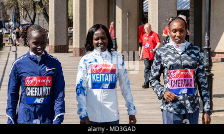 London 18th April 2018, London Marathon Elite Women Vivian Cheruiyot, (left) Mary Keitany, (centre) Glayds Cherono, Credit: Ian Davidson/Alamy Live News Stock Photo