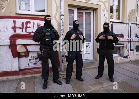 18 April 2018, Germany, Dresden: Police officers stand outside a house during a raid. Nationwide this is supposed to the the so far biggest police raid. The police also operated in Saxony, Saxony-Anhalt and Thuringia targeting prostitution and human trafficking. Photo: Tino Plunert/dpa-Zentralbild/dpa Stock Photo