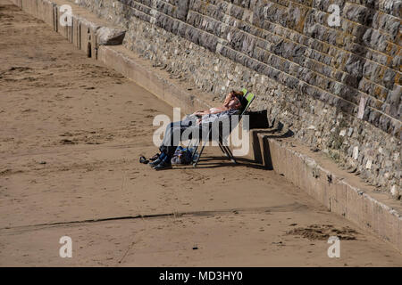 Barry Island, Wales, UK, April 18th 2018. Sunbathers enjoy a Springtime heatwave at Barry Island beach. Credit: Mark Hawkins/Alamy Live News Stock Photo