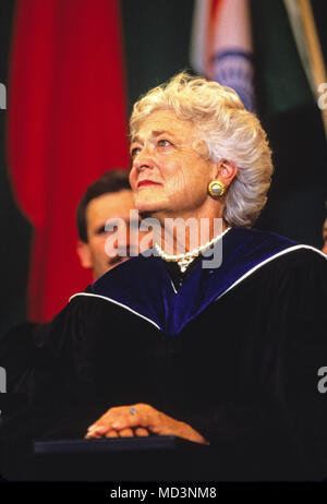 Wellesley, Massachusetts, USA. 1st June, 1990. First lady Barbara Bush attends the graduation ceremony at Wellesley College in Wellesley, Massachusetts on June 1, 1990. Credit: Rob Crandall/Pool via CNP Credit: Rob Crandall/CNP/ZUMA Wire/Alamy Live News Stock Photo