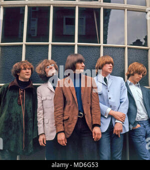 THE BYRDS US pop group in 1965. From left: David Crosby, Roger McGuinn, Gene Clarke, Michael Clarke, Chris Hillman Stock Photo